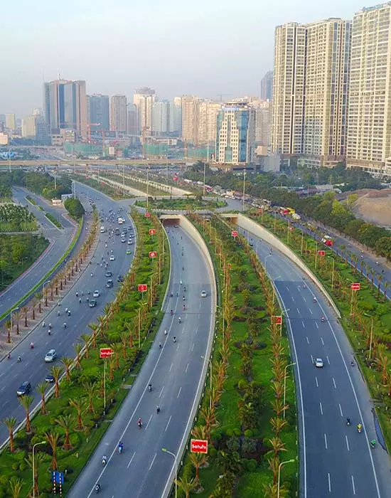 Đại Lộ Thăng Long bắt đầu từ ngã tư giao cắt với đường Phạm Hùng - Khuất Duy Tiến - Trần Duy Hưng