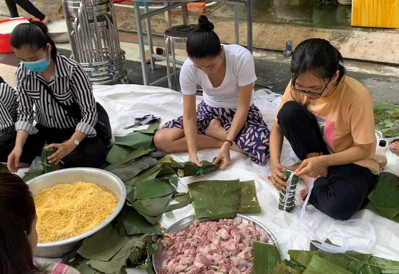 Gói bánh chưng, bánh tét ngày Tết