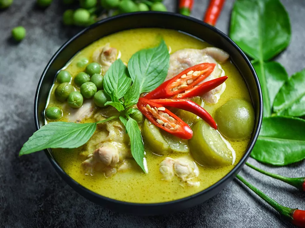 Gaeng Keow Wan Gai - món cà ri xanh nổi tiếng ở Thái Lan