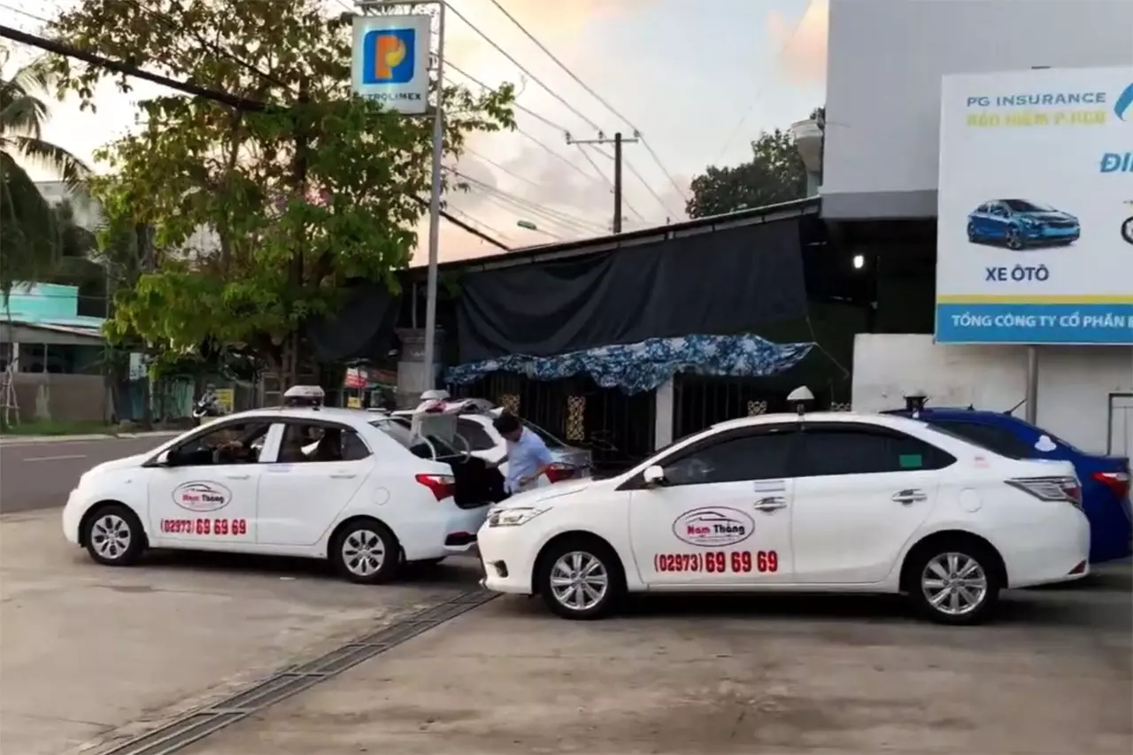 Taxi ở Phú Quốc phục vụ du khách rất phổ biến