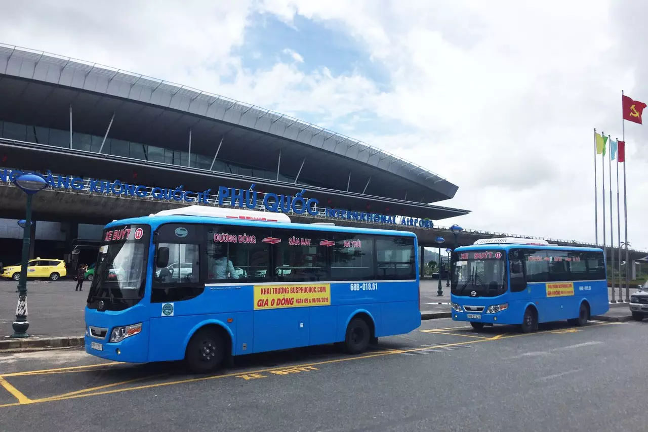 Bạn có thể bắt xe bus tuyến số 11 từ sân bay Phú Quốc