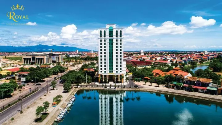 Khách sạn view biển Luxe Quảng Bình