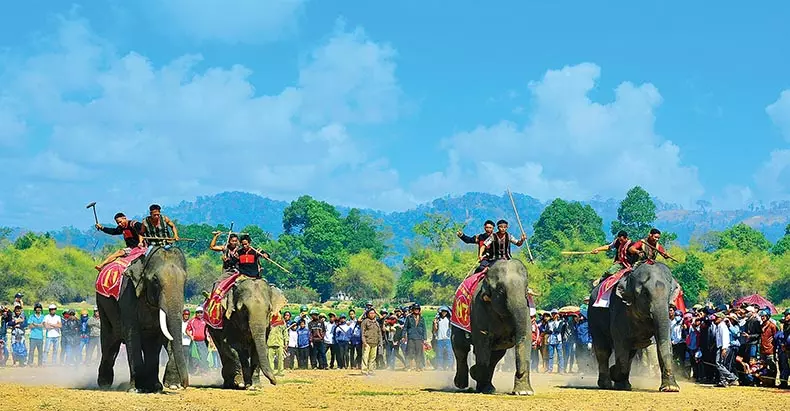 lễ hội đua voi tại Tây Nguyên