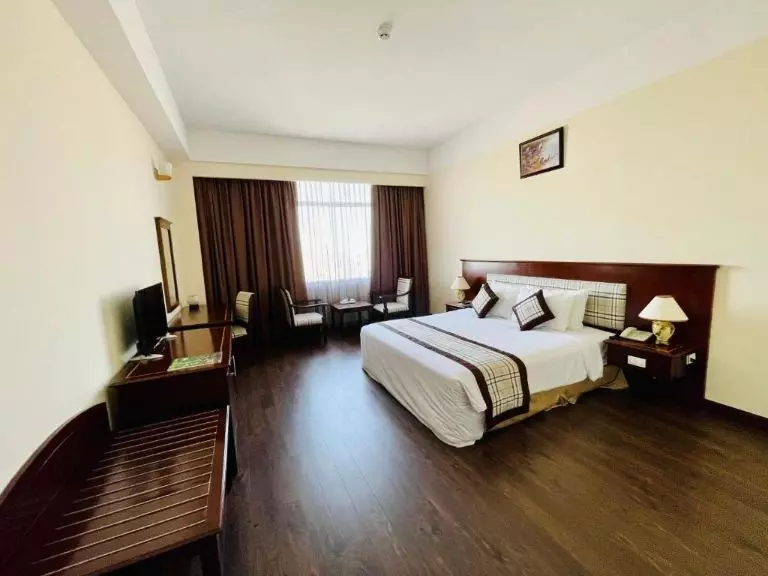 Phòng Deluxe được thiết kế phù hợp dành cho các cặp đôi nghỉ dưỡng. (nguồn: Booking.com).