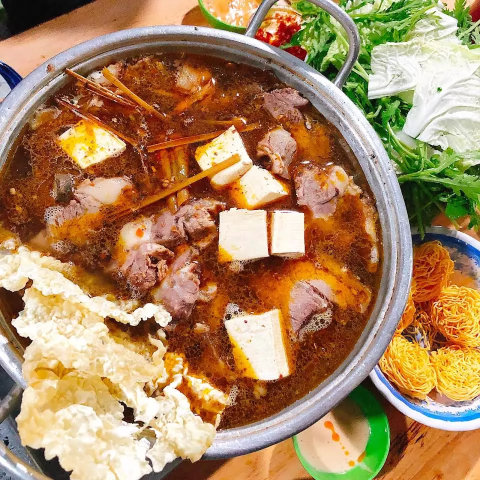 Lẩu bò Quán Gỗ