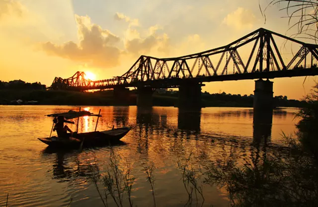 Hoàng hôn trên cầu Long Biên