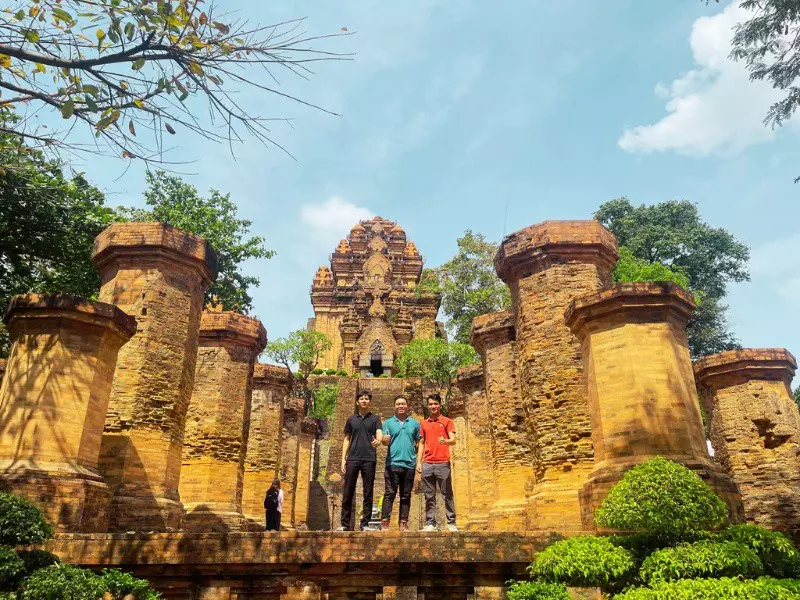 Tháp Bà Ponagar một địa điểm tham quan trong tour du lịch Nha Trang đi Đà Lạt