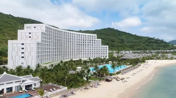 nên đi Vinpearl Nha Trang hay Phú Quốc