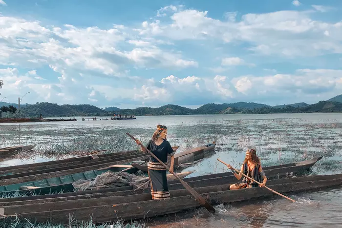 Hồ Lăk đẹp hút hồn du khách tham quan