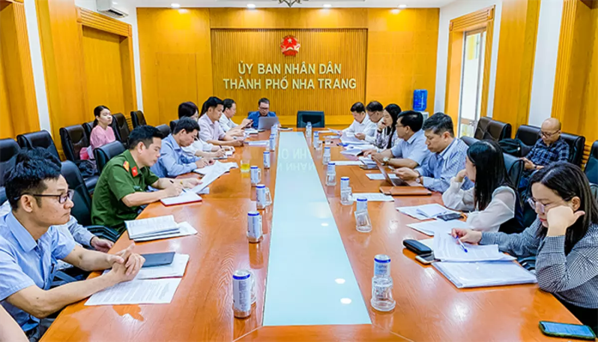 Quang cảnh buổi làm việc