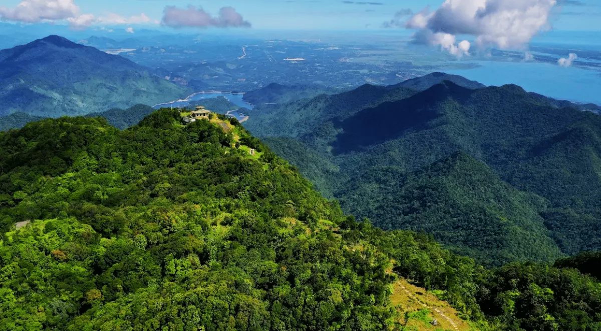 tour trekking leo núi Bạch Mã 1 ngày