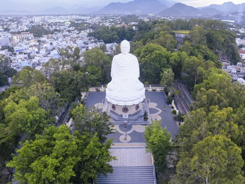Chùa Long Sơn - kỷ lục tượng phật khổng lồ