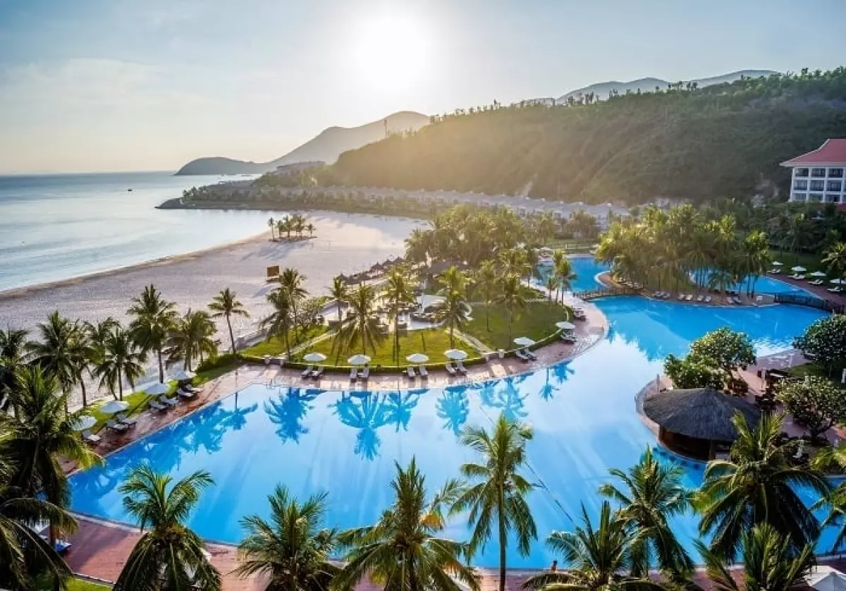 Du lịch 30/4 ở Nha Trang: 5 khách sạn gần biển có view siêu đẹp - 1