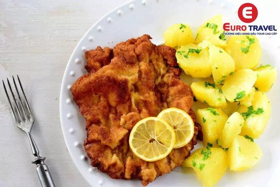 Wiener Schnitzel món ăn truyền thống nổi tiếng của Áo