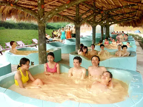 Tắm khoáng nóng tại Kim Bôi Hoà Bình