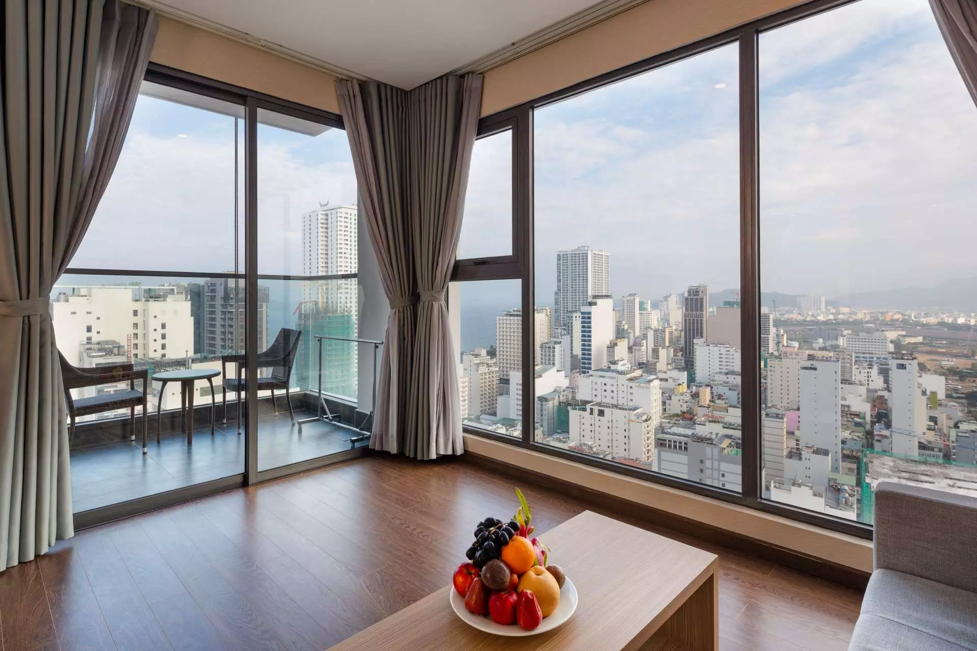 View hướng thành phố tuyệt đẹp của PHÒNG DELUXE CITY VIEW