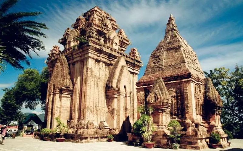 Tháp Bà Ponagar là di tích hiếm hoi còn giữ được nguyên vẹn giá trị lịch sử