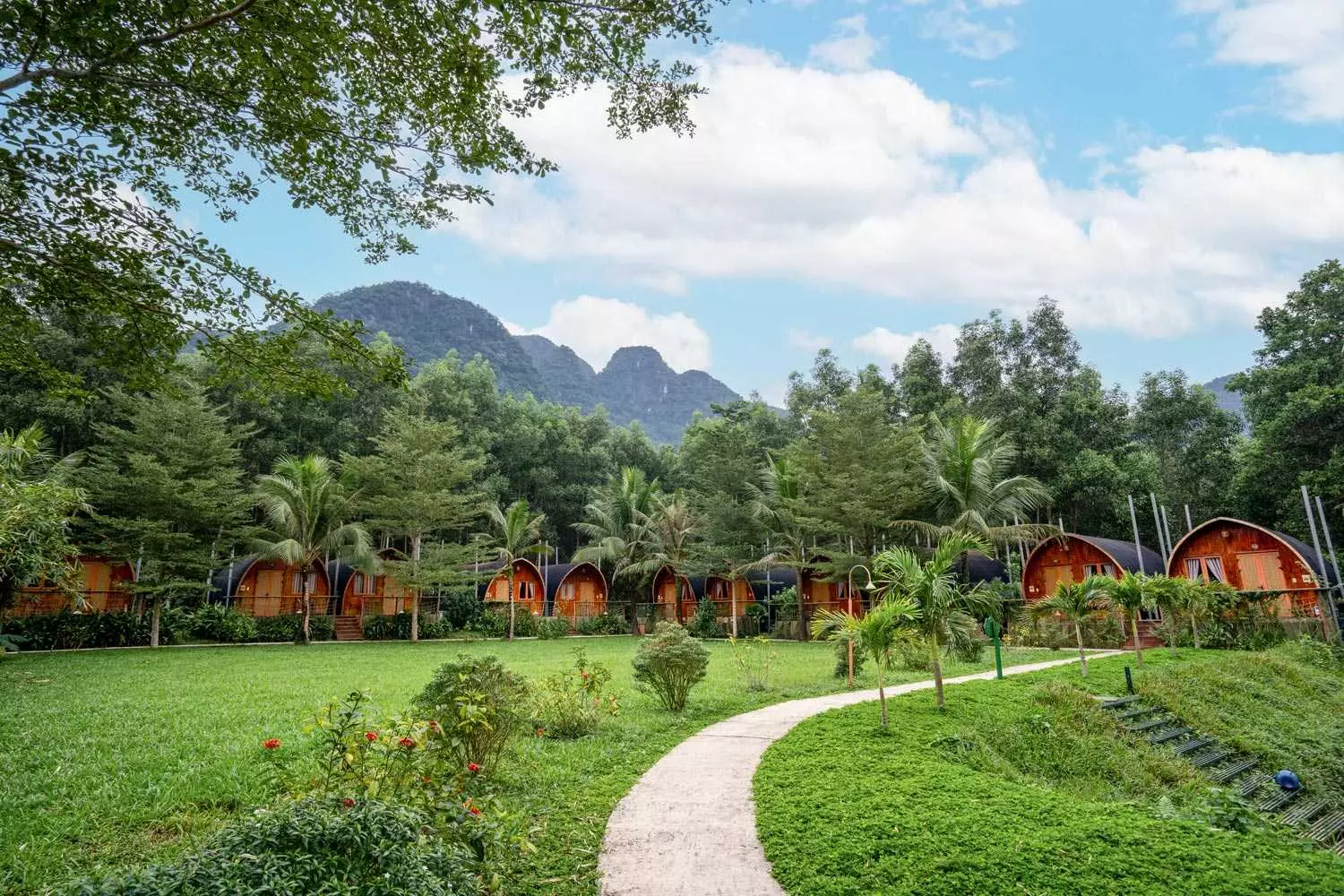 Lối vào khu nhà Farm tại Chày Lập Farmstay.